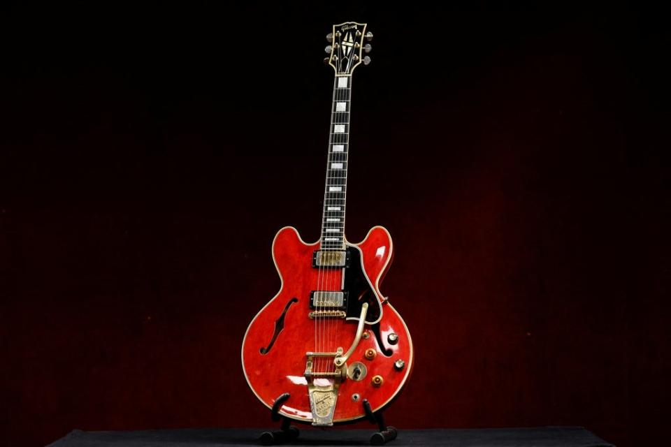 The red Gibson ES-355 (REUTERS)