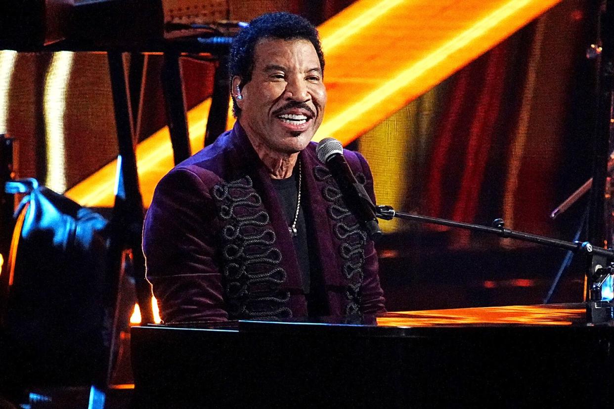 Inductee Lionel Richie performs on stage during the 37th Annual Rock & Roll Hall Of Fame Induction Ceremony at Microsoft Theater on November 05, 2022 in Los Angeles, California.