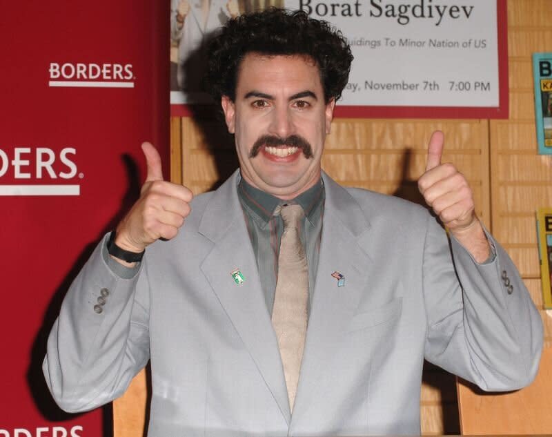 WESTWOOD, KALIFORNIEN – 07. NOVEMBER: Sacha Baron Cohen aka Borat bei einer Signierstunde im Borders Book Store am 7. November 2007 in Westwood, Kalifornien. (Foto von Steve Granitz/WireImage)