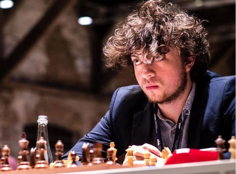 Hans Niemann, el estadounidense de 19 años que derrotó a Carlsen