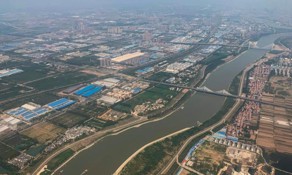 The Yangtze River in the city of Wuhan in Hubei Province: Wuhan is bigger than Greater London.