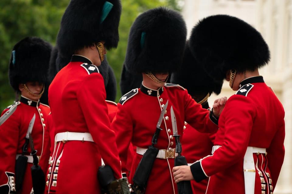 Guardias irlandeses de la compañía número 12 en los cuarteles de Wellington (Aaron Chown/PA) (PA Wire)