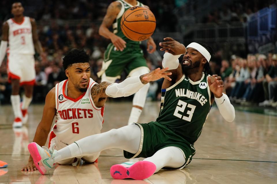 Milwaukee Bucks' Wesley Matthews and Houston Rockets' Kenyon Martin Jr. go after a loose ball during the first half of an NBA basketball game Saturday, Oct. 22, 2022, in Milwaukee. (AP Photo/Morry Gash)