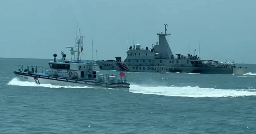 澎湖籍漁船「大進滿88號」昨日晚間被大陸海警攔查，海巡署表示，用盡全力及所有方法突圍。（圖／海巡署提供）