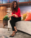 <p>Para despedir la semana en <em>Despierta América</em> (Univision), la presentadora llevó pantalón negro <em>skinny</em>, blusa roja y bellos zapatos de <strong>Valentino.</strong> </p>