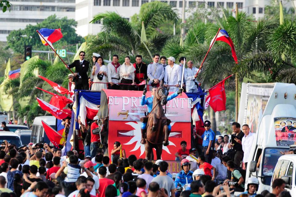 The float of the MMFF 2012 entry, "El Presidente" makes its way through the crowd at the 2012 Metro Manila Film Festival Parade of Stars on 23 December 2012. (Angela Galia/NPPA Images)