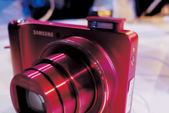 Galaxy Camera只用上自家的Zoom Lens，最多可達21x光學變焦。