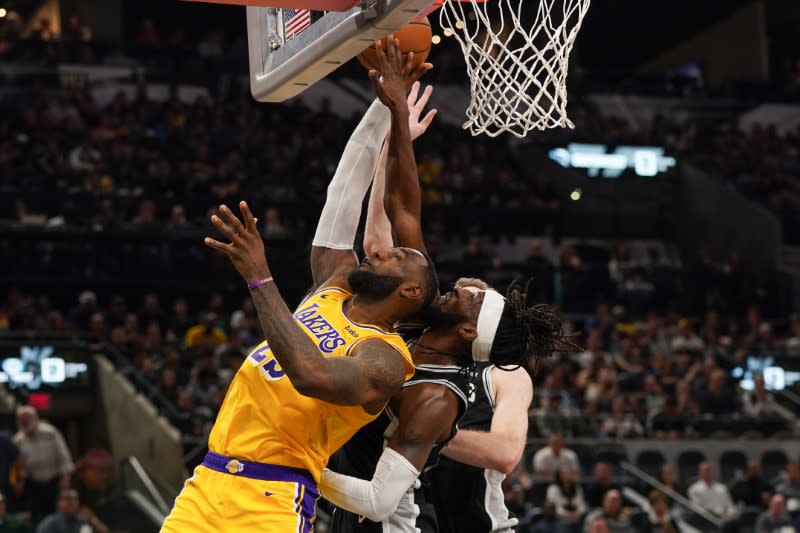 NBA: Los Angeles Lakers at San Antonio Spurs