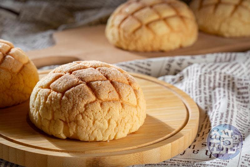 裕珍馨的「波蘿麵包」是創業至今人氣不墜的經典款，表面糖粒如碎鑽誘人。（12元／個）