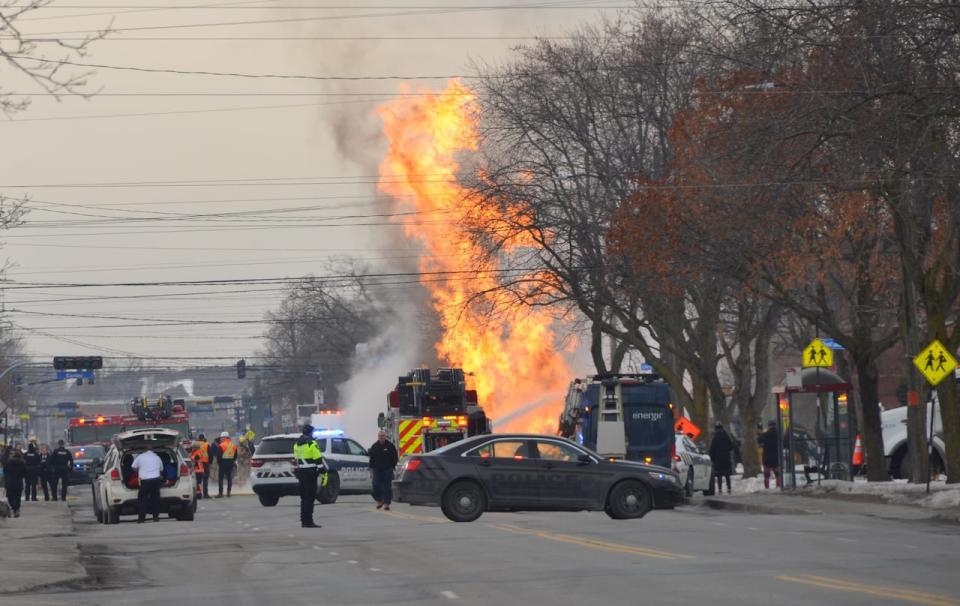 Emergency crews responded to a large fire on Boulevard West Curé-Poirier in Longueuil early Wednesday morning.  (Facebook/Service de l'agglomération de Longueuil - image credit)