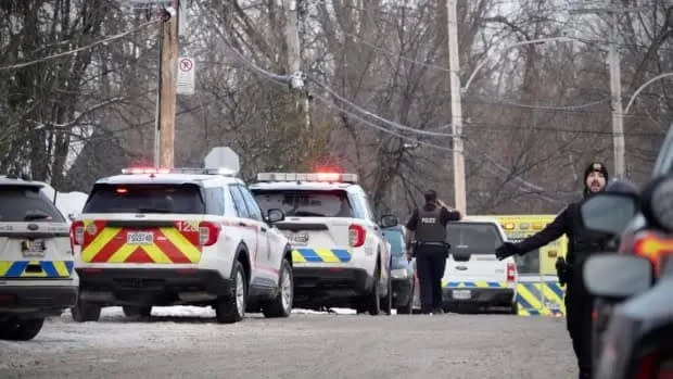 Multiple children injured after bus crashes into a daycare in Que.