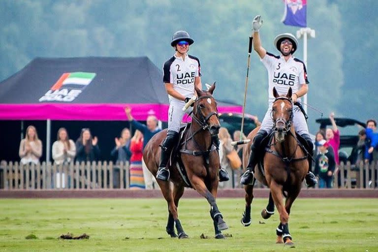 Si es en familia, mejor: Polito Pieres (3) jugó y festejó con su primo Tomás Panelo (2), de gran actuación en la final en Windsor.