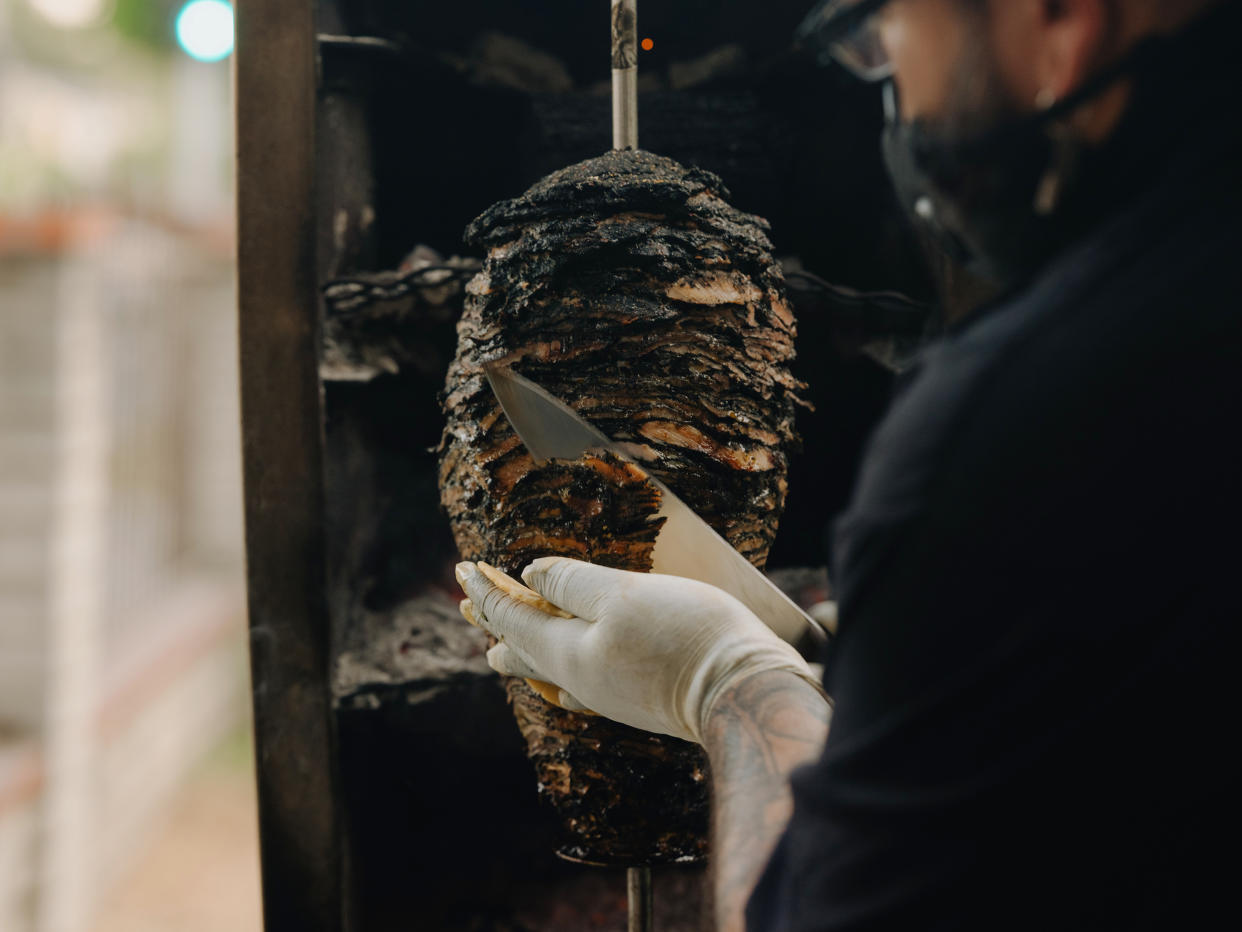 Puerco asado en Evil Cooks, en Los Ángeles, el 5 de septiembre de 2020. (Rozette Rago/The New York Times)