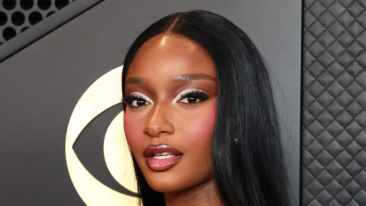 9 Glossy Goth Makeup Looks That Dominated The 2023 Grammys