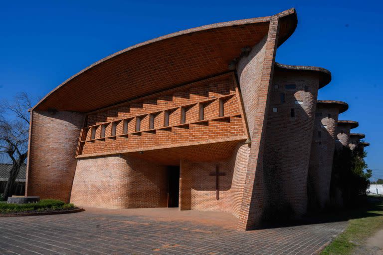 La Iglesia de Cristo Obrero y Nuestra Señora de Lourdes de Atlántida fueron colocadas en la lista de 2021 de sitios del patrimonio mundial por el Comité del Patrimonio de la Organización de las Naciones Unidas para la Educación, la Ciencia y la Cultura (UNESCO)