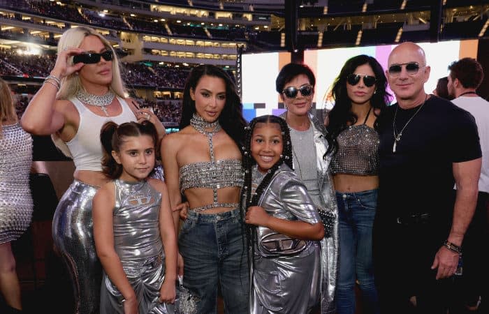 Lauren Sánchez y Jeff Bezos con las Kardashian en el concierto de Beyoncé