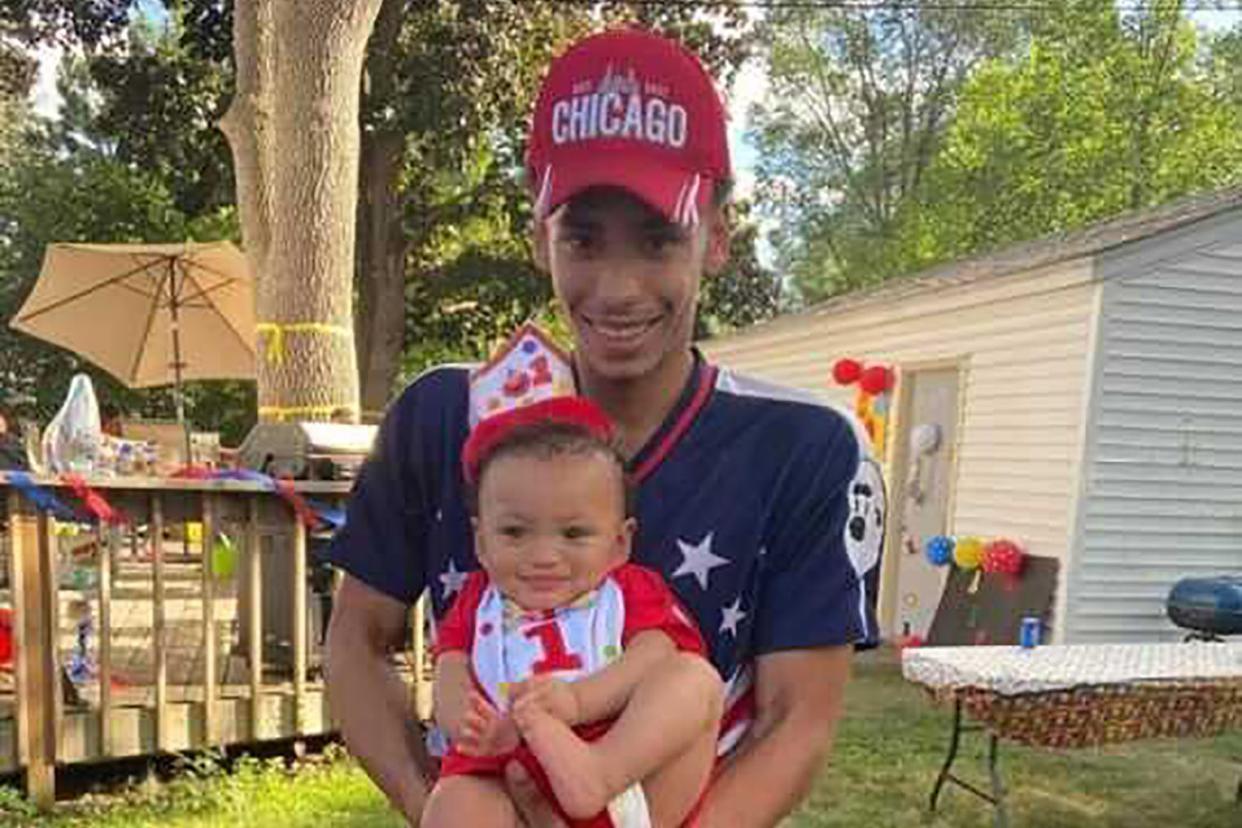 Daunte Wright pictured with his son, Daunte Jr., at his first birthday party.