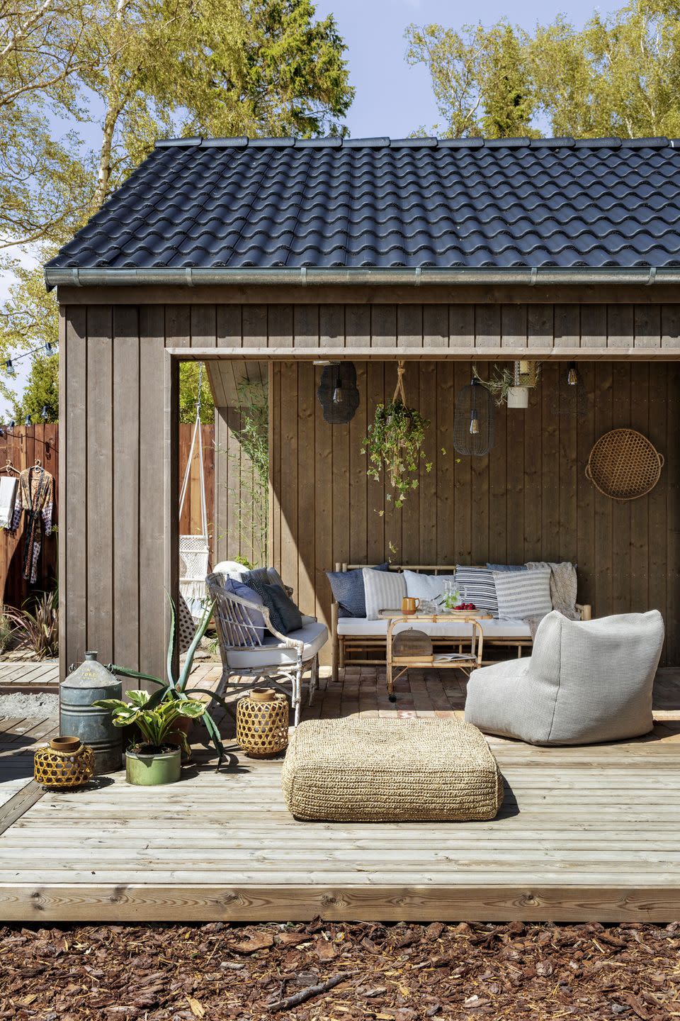nordic beach cottage covered terrace