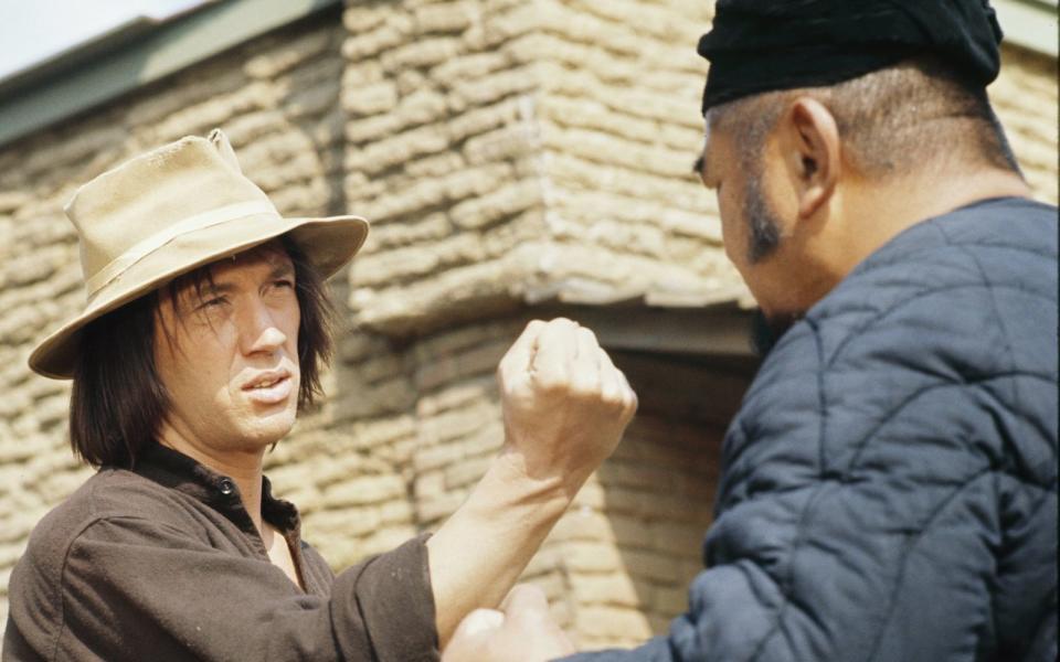 Wilder Westen trifft auf chinesische Kampfkunst. "Kung Fu" war originell, actionreich und ein weltweiter Erfolg. David Carradine spielte einen Shaolin-Mönch, der in die USA fliehen muss und sich dort - im wahrsten Sinne des Wortes - durchschlägt. Wer in Folge 34 genau aufpasst, entdeckt Harrison Ford. (Bild: ABC Photo Archives/Getty Images)