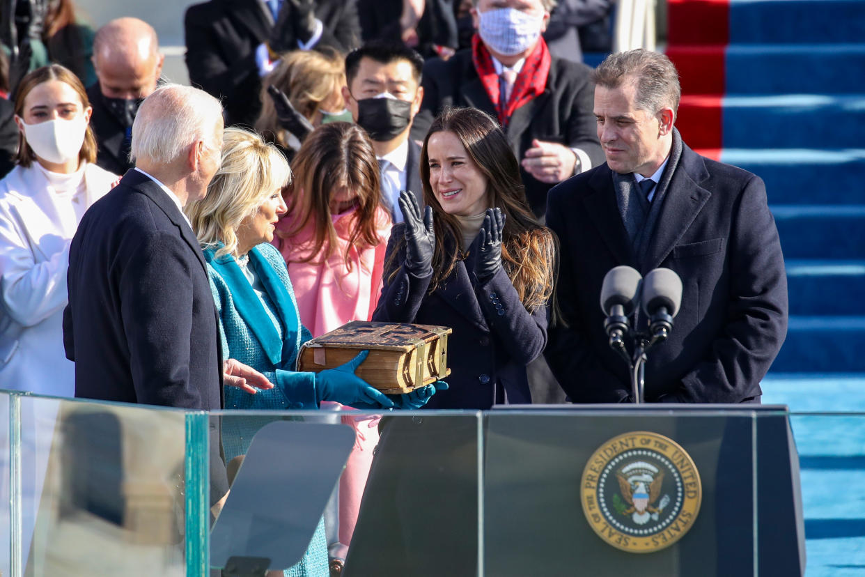 Joe Biden, Jill Biden, Ashley Biden y Hunter Biden en la ceremonia de investidura del nuevo presidente de EEUU. (Photo by Rob Carr/Getty Images)