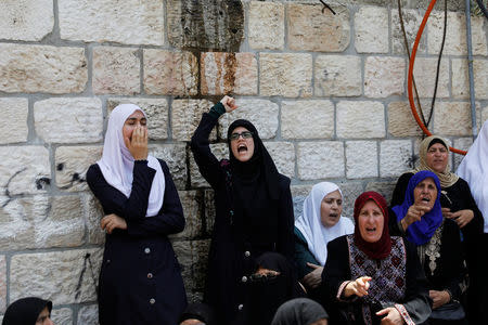 Palestinians shout slogans during a protest over Israel's new security measures at the compound housing al-Aqsa mosque, known to Muslims as Noble Sanctuary and to Jews as Temple Mount, in Jerusalem's Old City July 20, 2017. REUTERS/Ronen Zvulun