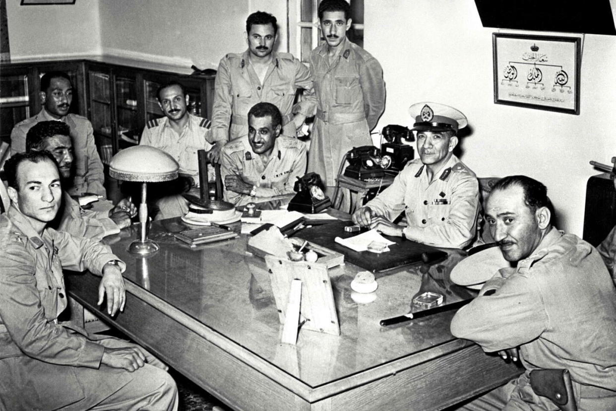 Nasser et ses proches du Mouvement des officiers libres, ici en 1952, ont inauguré la longue liste des coups d'État qui ont marqué l'histoire de l'Afrique depuis la fin de la Seconde Guerre mondiale.  - Credit:- / AFP