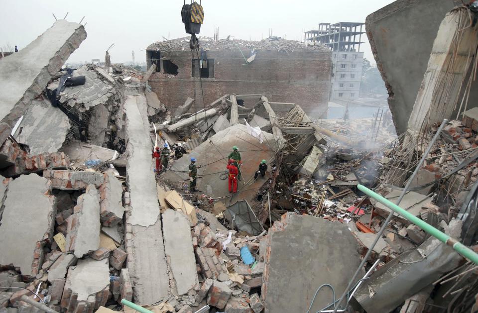 Rescue and recovery personnel on the site of the Rana Plaza factory collapse in 2013. <a href="https://newsroom.ap.org/detail/BangladeshBuildingCollapse/7f235631839d40e4ad3cbba1e0825166/photo?Query=(renditions.phototype:horizontal)%20AND%20%20(%22rana%20plaza%22)%20&mediaType=photo&sortBy=arrivaldatetime:desc&dateRange=Anytime&totalCount=297&currentItemNo=295" rel="nofollow noopener" target="_blank" data-ylk="slk:AP Photo/Wong Maye-E;elm:context_link;itc:0;sec:content-canvas" class="link ">AP Photo/Wong Maye-E</a>