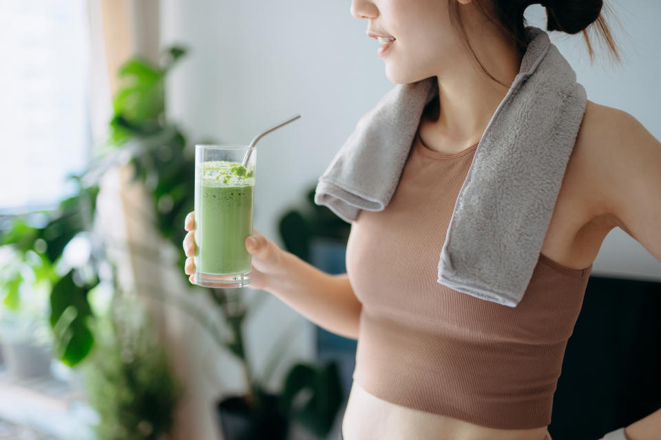 Celebrities proclaim that detoxing is healthy for your body, but is that true? A dietitian weighs in. (Photo: Getty Creative)