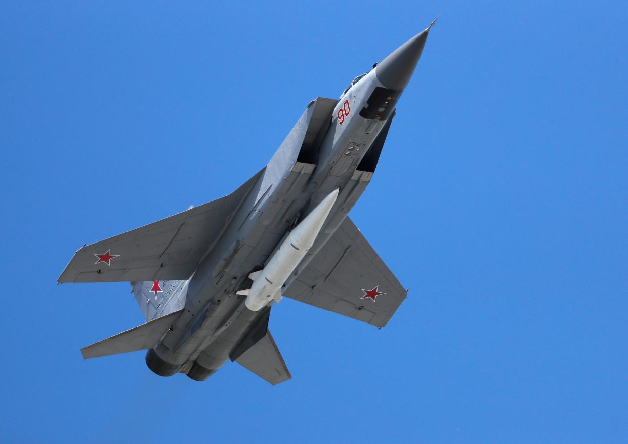 A Russian Air Force MiG-31K jet carries a high-precision hypersonic aero-ballistic missile (Copyright 2018 The Associated Press. All rights reserved.)