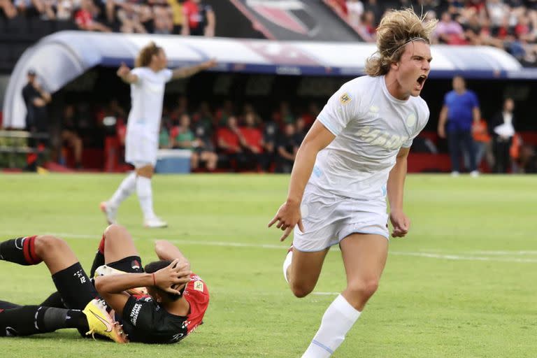 Festeja De la Vega el primer gol de Lanús; el Granate fue más lúcido ante un Colón sin ideas