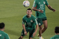 El delantero mexicano Hirving Lozano durante un entrenamiento en Jor, Qatar, el sábado 19 de noviuembre de 2022. (AP Foto/Moisés Castillo)