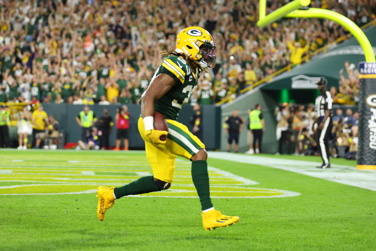 Green Bay Packers Depth Chart: Re-signing Aaron Jones boosts