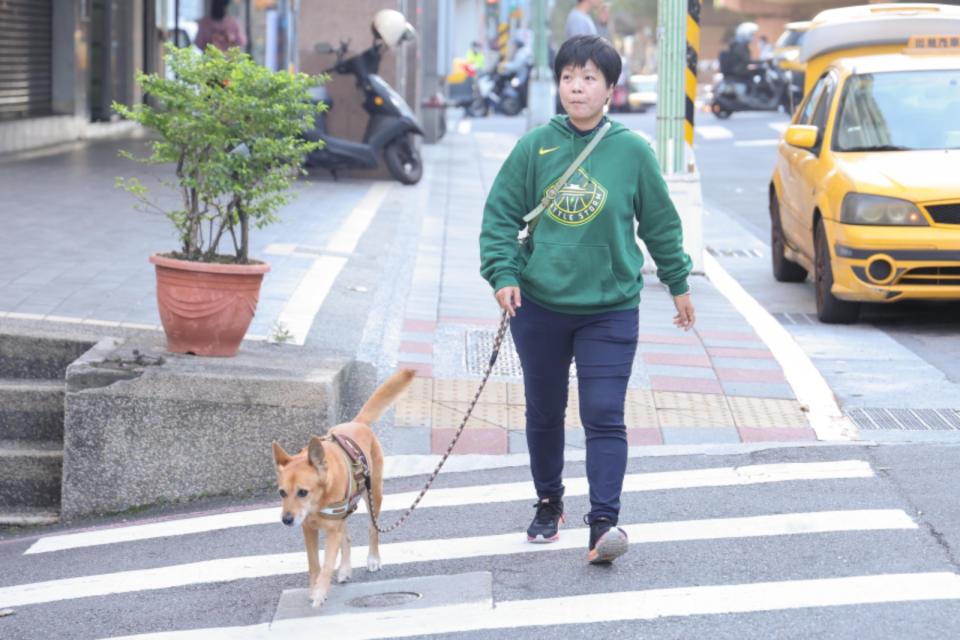 專訪劉柏君與耶魯。（陳品佑攝）