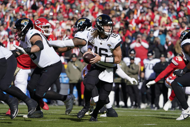 Mahomes throws 2 TD passes as Chiefs beat Commanders 24-14 - The San Diego  Union-Tribune