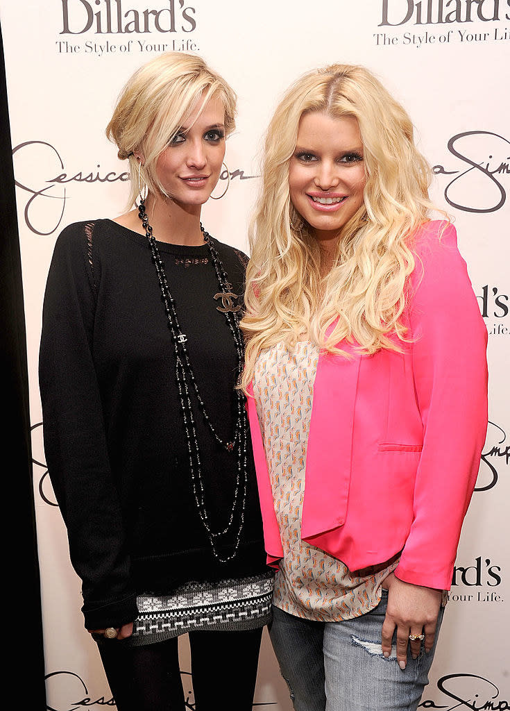 Ashlee and Jessica Simpson on a red carpet