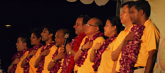 Kenneth Jeyaretnam (with microphone) slips up during the Singapore pledge. (Yahoo! photo/ Jasmin Zhang