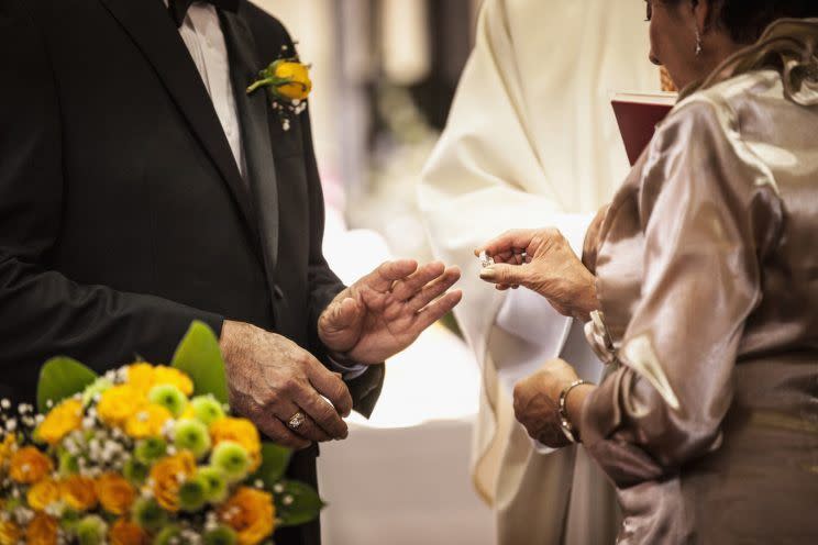 Robert Holler et Doris Ladner, tous deux octogénaires, se sont rencontrés et sont tombés amoureux dans leur maison de retraite de Diamondhead, dans le Mississippi. Ils se sont mariés ce weekend. (Photo : Getty Imgaes)