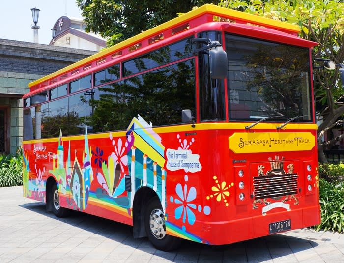 Around the city: The Surabaya Heritage Track tour bus program has been operating since 2010; giving people free tour to destinations around Surabaya.