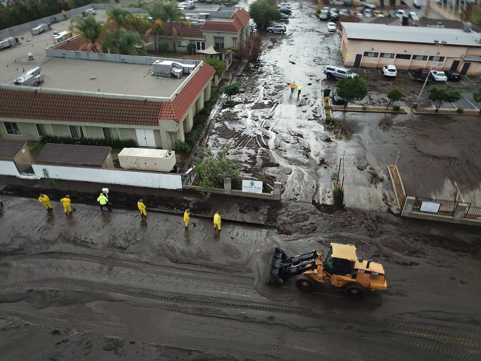 <p>Los Angeles Fire Department Firefighters work admist flood waters and mud after debris flow during heavy rains in Sun Valley, Calif., Jan. 9, 2018. (Photo: Andrew Gombert/EPA-EFE/REX/Shutterstock) </p>