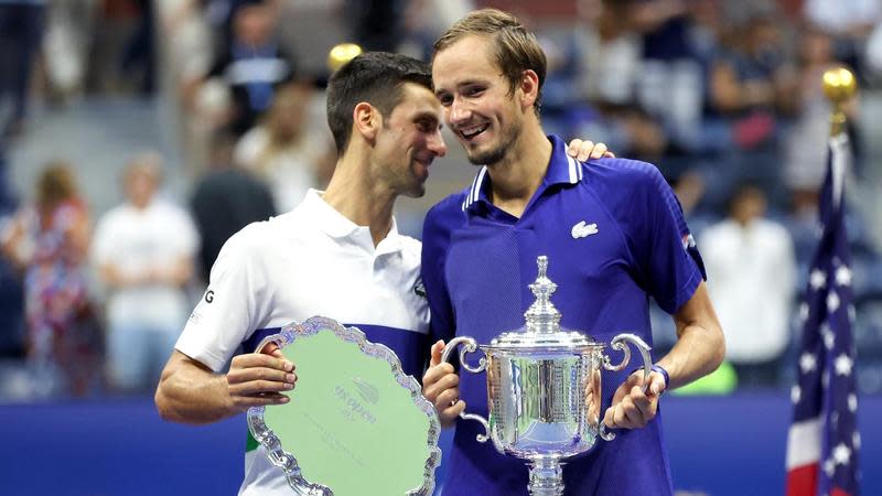 2021美網公開賽冠軍Daniil Medvedev（右一）及亞軍Novak Djokovic（左一）（翻攝自US OPEN Tennis 推特）