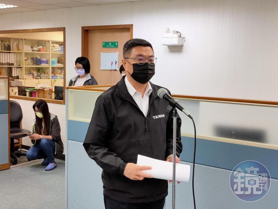 民進黨主席卓榮泰在中常會前接受媒體訪問。