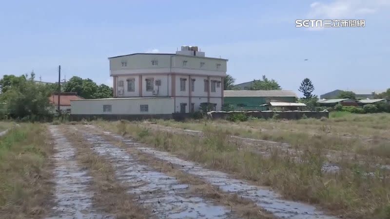 教練機殘骸地點距離最近的民宅僅離20公尺。