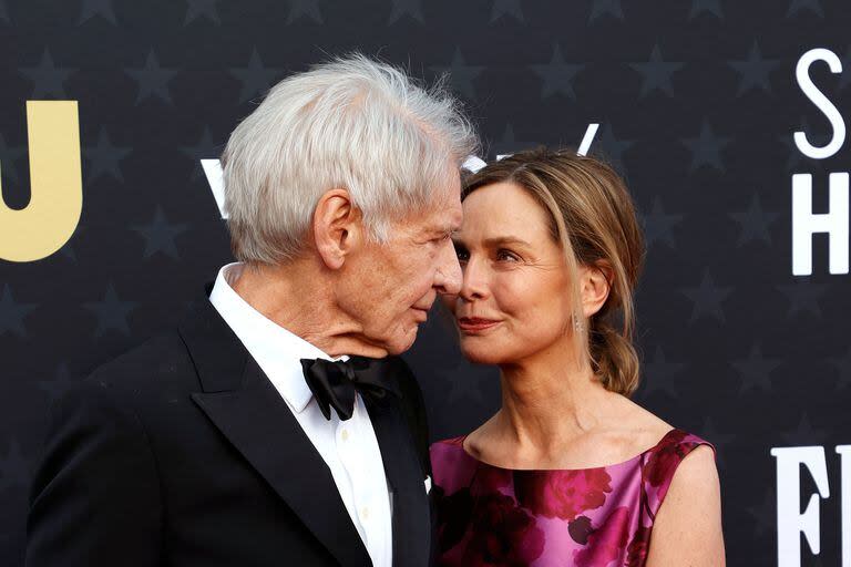 Harrison Ford y Calista Flockhart durante la última entrega de los Critics Choice Awards. La pareja siempre se muestra muy enamorada