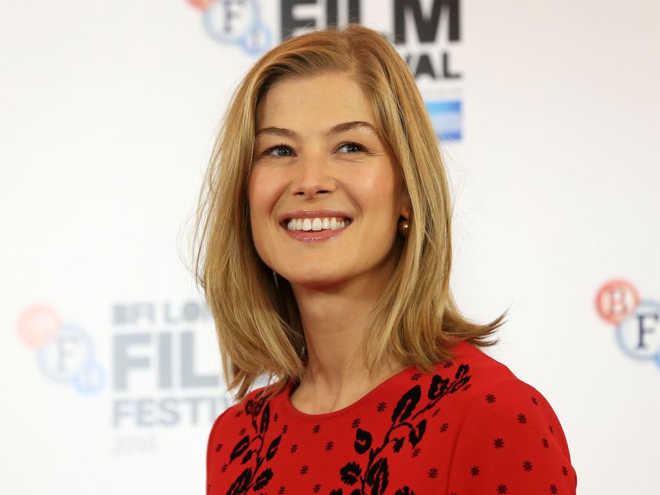 Rosamund Pike plays the Ruth, the British wife of Botswana's first president, in A United Kingdom: Rex