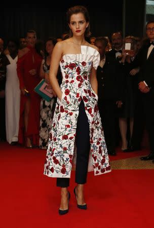 Actress Emma Watson arrives on the red carpet for the annual White House Correspondents Association Dinner in Washington, U.S., April 30, 2016. REUTERS/Jonathan Ernst