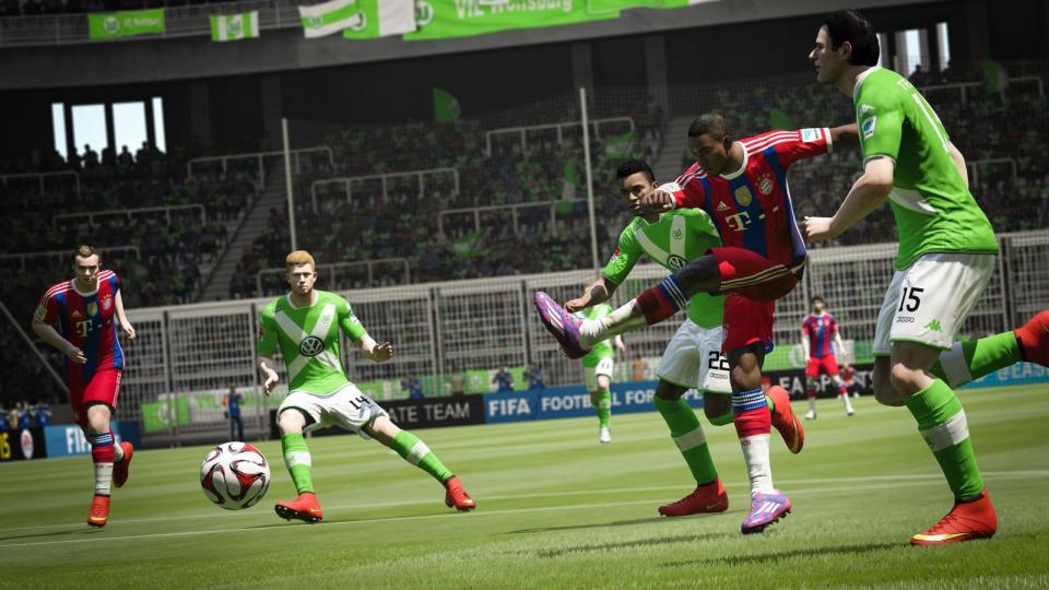 Verbessert wurden unter anderem die Physik-Engine und der Modus Ultimate Team. Alles in allem wirkten die Partien dynamischer und realistischer als bei den Vorgängern. (Bild: EA)