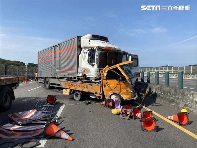 大貨車撞擊內側車道的工程車才停下。（圖／翻攝畫面）