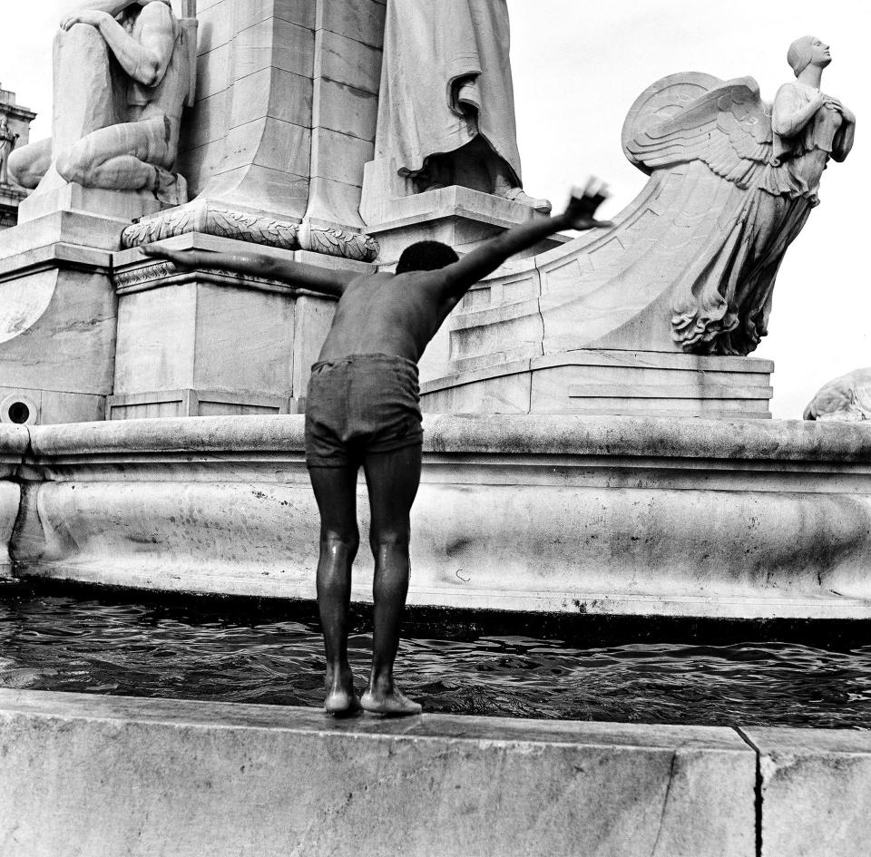 A young boy perched on the edge of a fountain prepares to jump into the water, Washington DC, 1948. (Photo by Rae Russel/Getty Images)