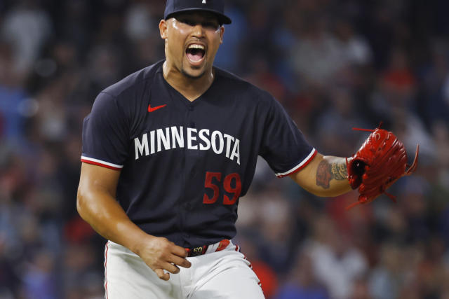 RED SOX WALK IT OFF! Christian Vázquez homers to win Game 3 of the