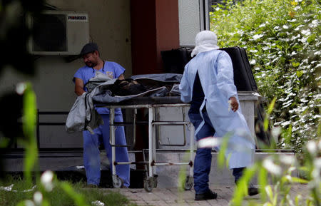 FILE PHOTO - ATTENTION EDITORS - VISUAL COVERAGE OF SCENES OF DEATH Staff work next to the body of an inmate, who died during a prison riot, at the Medical Legal Institute in Manaus, Brazil, January 3, 2017. REUTERS/Ueslei Marcelino/File photo